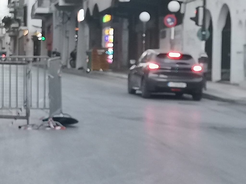 Πάτρα: Η Τροχαία κλείνει την Γερμανού και κάποιοι αυθαίρετα μετακινούν τις μπάρες ΦΩΤΟ 9 Πάτρα: Η Τροχαία κλείνει την Γερμανού και κάποιοι αυθαίρετα μετακινούν τις μπάρες ΦΩΤΟ