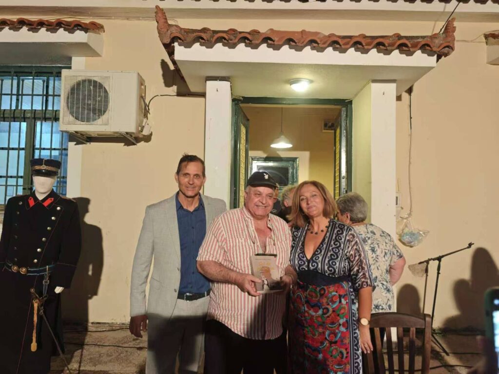 Η συγγραφέας Αναστασία Ευσταθίου στον Πλάτανο Ακράτας ΒΙΝΤΕΟ-ΦΩΤΟ