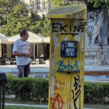 Πάτρα: Δυσοσμία, φθορές και ξεραμένο πράσινο στους πεζοδρόμους του Κέντρου ΦΩΤΟ0