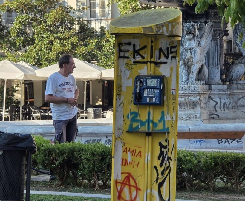 Πάτρα: Δυσοσμία, φθορές και ξεραμένο πράσινο - Στους πεζοδρόμους του Κέντρου ΦΩΤΟ