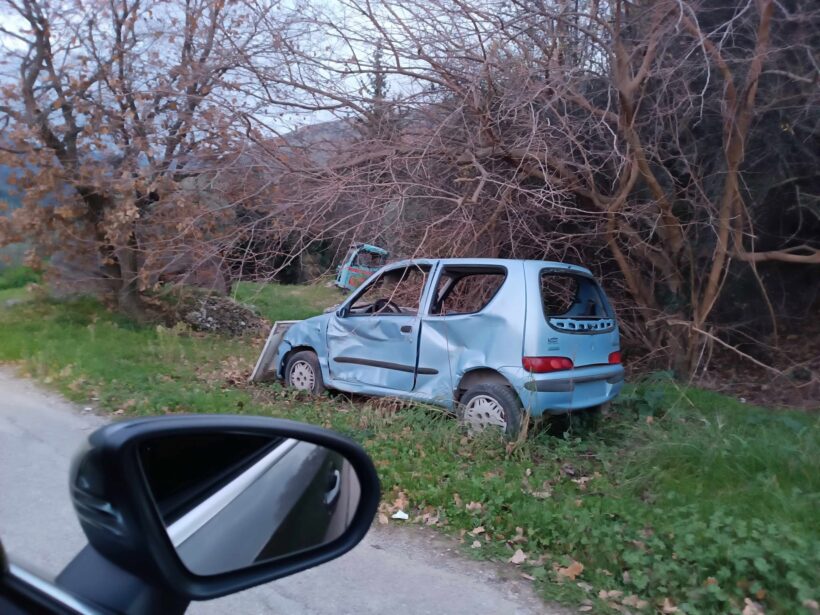 Αιγιάλεια: Εγκαταλελειμμένα οχήματα σε δρόμους, χωράφια και χωριά ΦΩΤΟ 4 Αιγιάλεια: Εγκαταλελειμμένα οχήματα σε δρόμους, χωράφια και χωριά ΦΩΤΟ