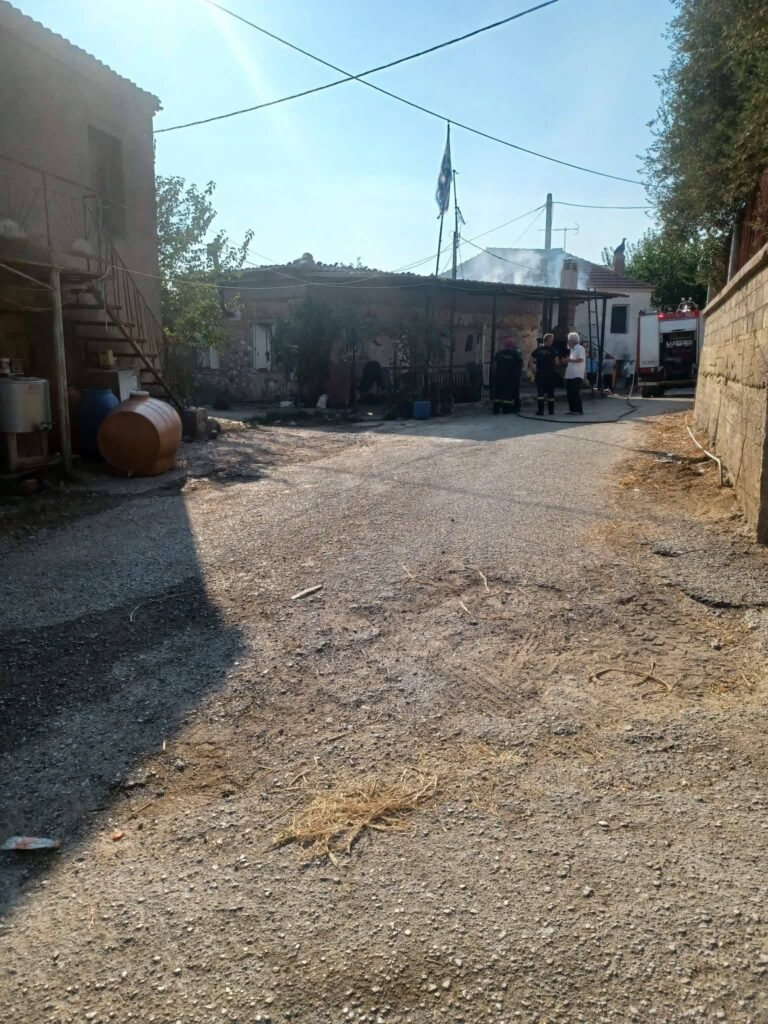 Κάτω Βελιτσές: Κάηκε ολοσχερώς σπίτι και έμεινε άστεγη οικογένεια παρά την κινητοποίηση της Πυροσβεστικής ΦΩΤΟ κα 5 Κάτω Βελιτσές: Κάηκε ολοσχερώς σπίτι και έμεινε άστεγη οικογένεια παρά την κινητοποίηση της Πυροσβεστικής ΦΩΤΟ κα
