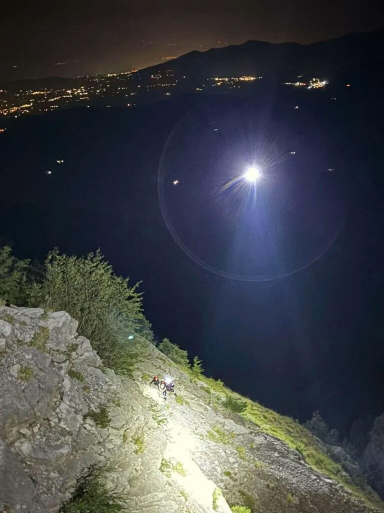 Ερυμάνθος: Ολονύχτια επιχείρηση διάσωσης δύο αδερφών που εγκλωβίστηκαν σε χαράδρα στο Αλεποχώρι ΒΙΝΤΕΟ-ΦΩΤΟ 4 Ερυμάνθος: Ολονύχτια επιχείρηση διάσωσης δύο αδερφών που εγκλωβίστηκαν σε χαράδρα στο Αλεποχώρι ΒΙΝΤΕΟ-ΦΩΤΟ