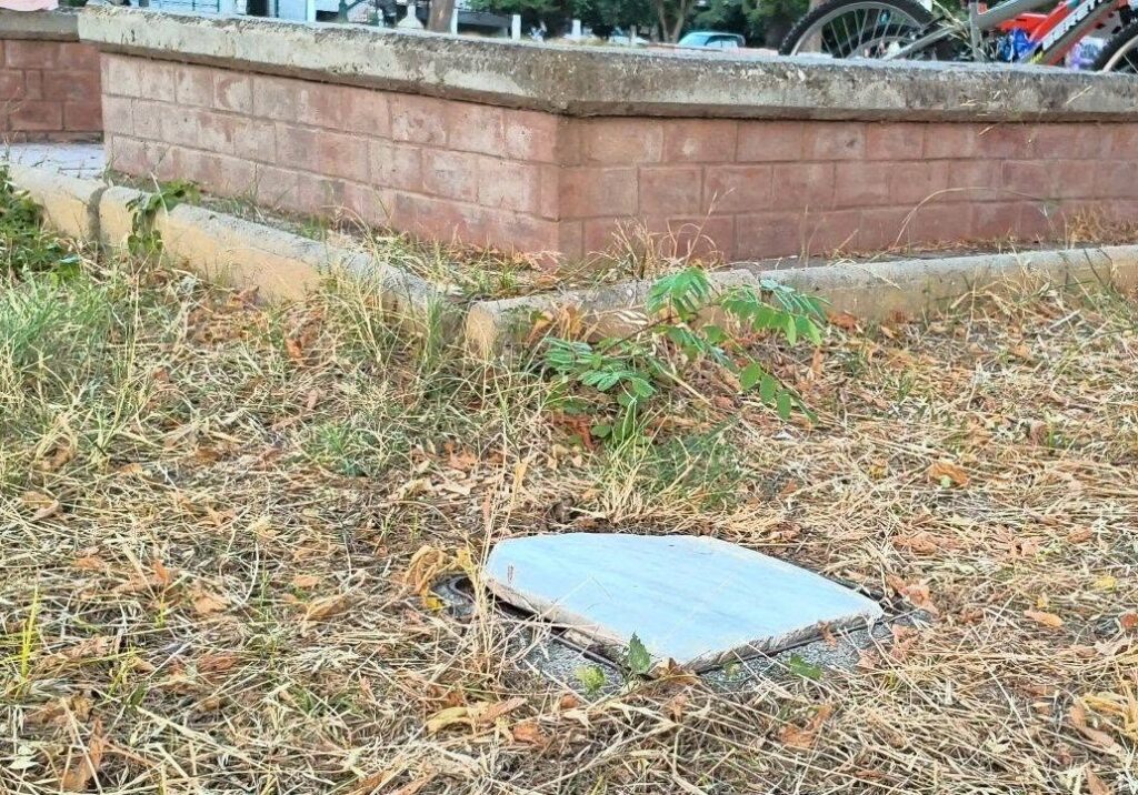 Μιντιλόγλι: «Παγίδα» για τα παιδιά επικίνδυνο φρεάτιο σε πλατεία ΦΩΤΟ