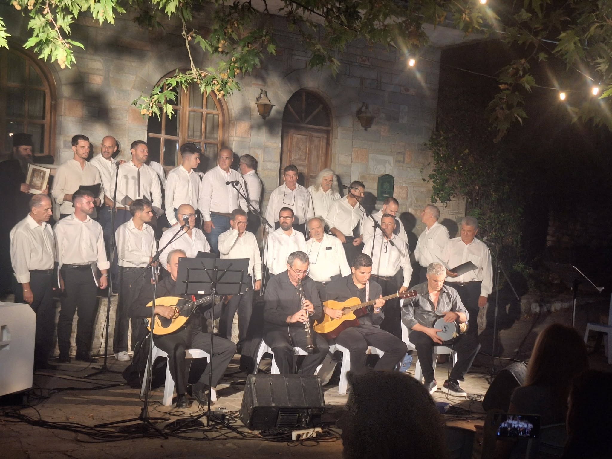 Η Χορωδία «Φίλοι της Βυζαντινής μουσικής – Φίλιππος Οικονόμου» στην Κέρτεζη ΦΩΤΟ