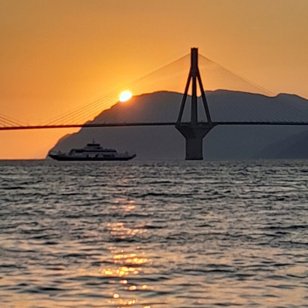 Μαγευτικό ηλιοβασίλεμα στην Γέφυρα Ρίου-Αντιρρίου από το Ακταίο ΦΩΤΟ 7 Μαγευτικό ηλιοβασίλεμα στην Γέφυρα Ρίου-Αντιρρίου από το Ακταίο ΦΩΤΟ