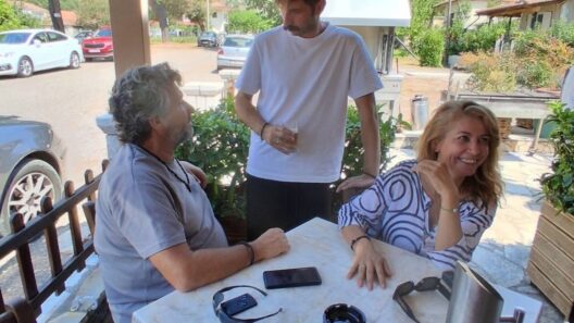 Η Γιώτα Παυλοπούλου με πολίτες τις ημέρες της Παναγίας ΦΩΤΟ