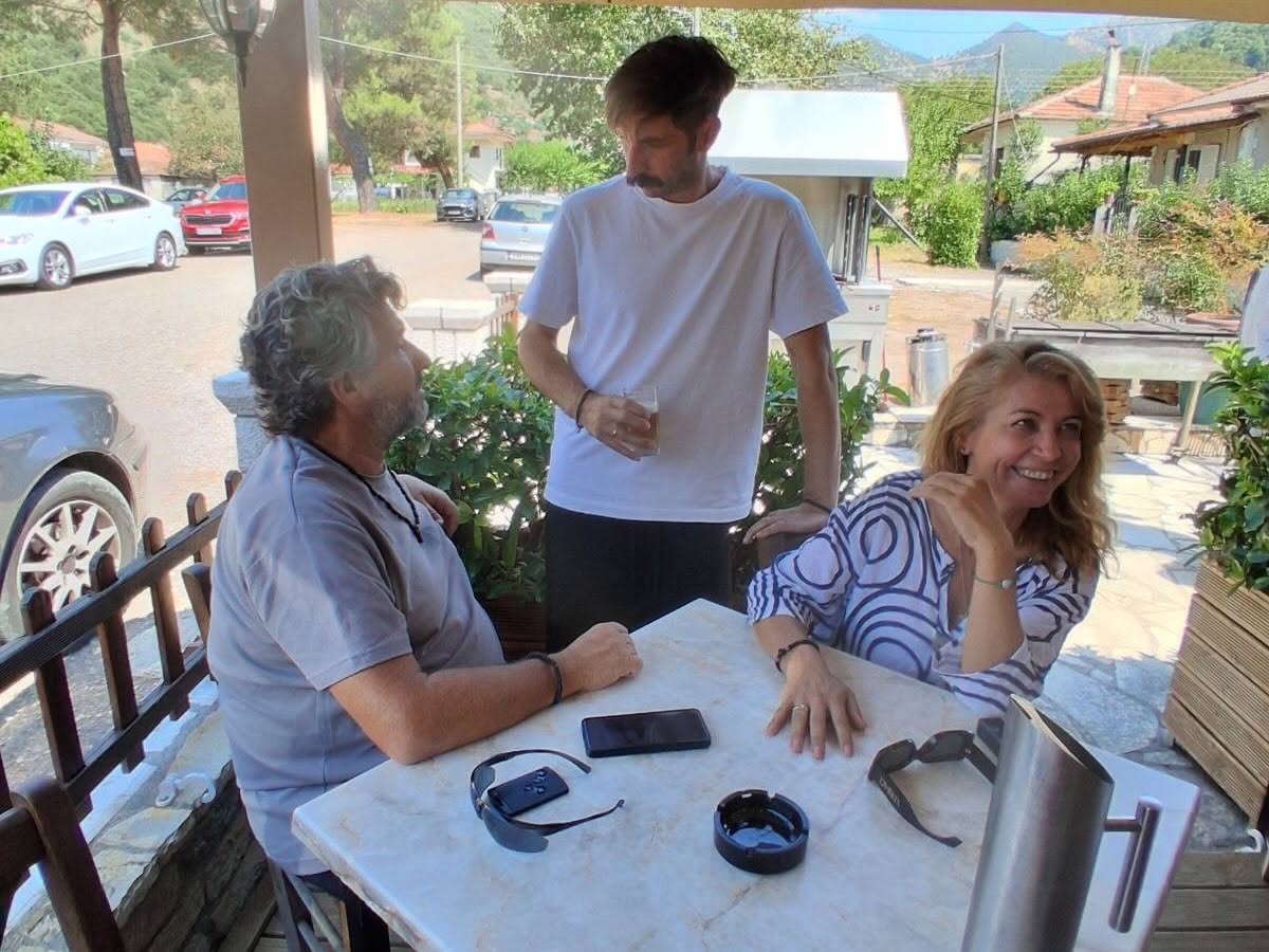Η Γιώτα Παυλοπούλου με πολίτες τις ημέρες της Παναγίας ΦΩΤΟ