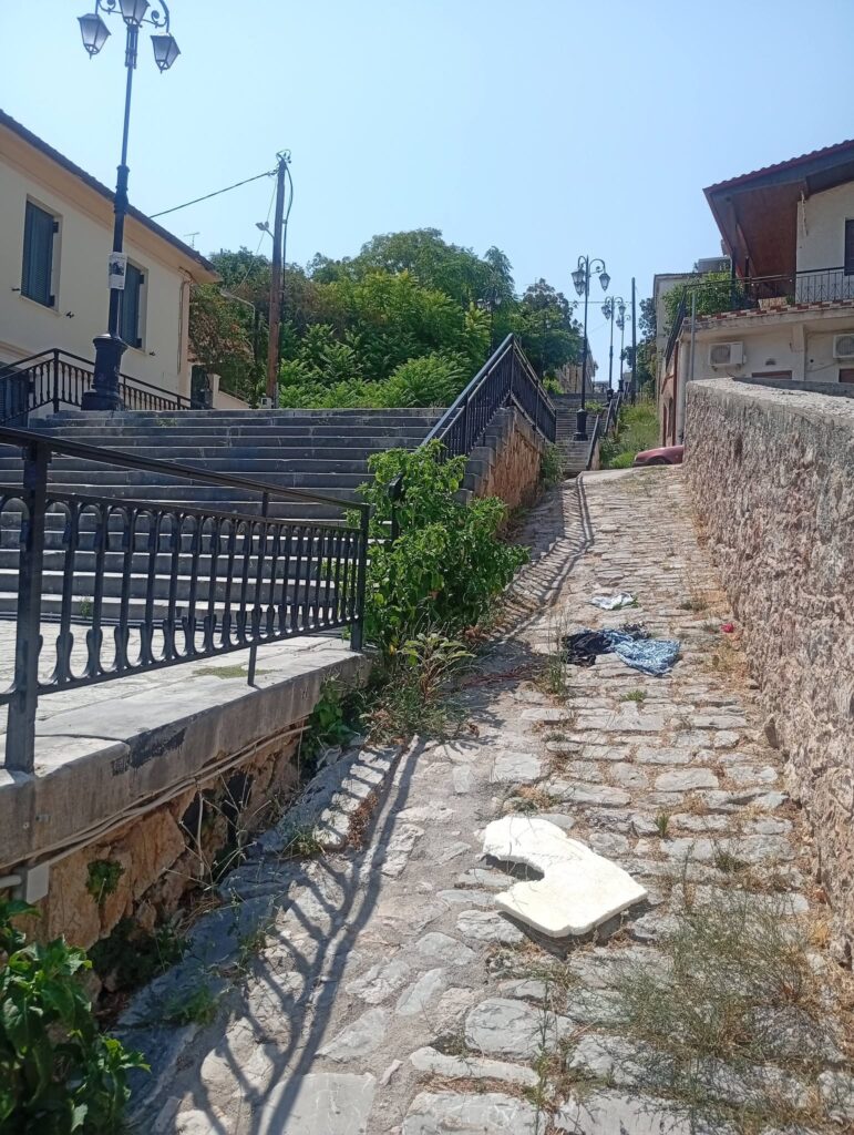 Αίγιο: Με θέα...τα σκουπίδια από το «μπαλκόνι του Κορινθιακού» ΦΩΤΟ 8 Αίγιο: Με θέα...τα σκουπίδια από το «μπαλκόνι του Κορινθιακού» ΦΩΤΟ