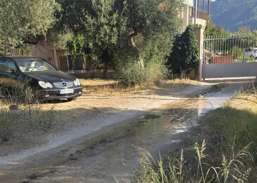 Ρωμανός: Ανεξέλεγκτο πότισμα με σπατάλη νερού να τρέχει για ώρες στους δρόμους ΦΩΤΟ