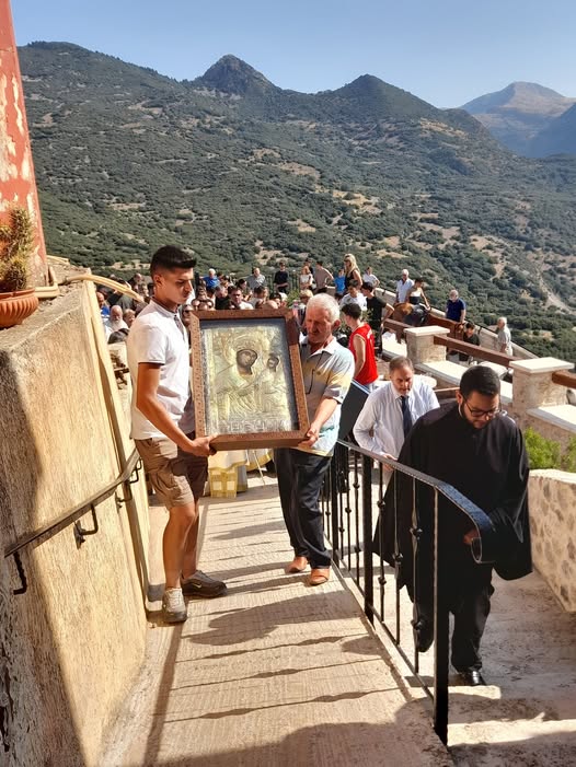 Αχαΐα: Τα άλογα προσκύνησαν και υποκλίθηκαν στην Παναγιά Μακελλαριά - Ξεχωριστό περιστατικό προκάλεσε συγκίνηση και θαυμασμό ΦΩΤΟ