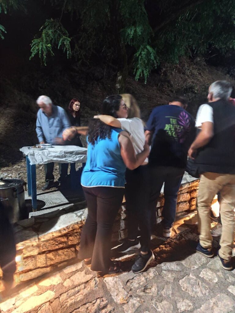 Η Γιώτα Παυλοπούλου με πολίτες τις ημέρες της Παναγίας ΦΩΤΟ