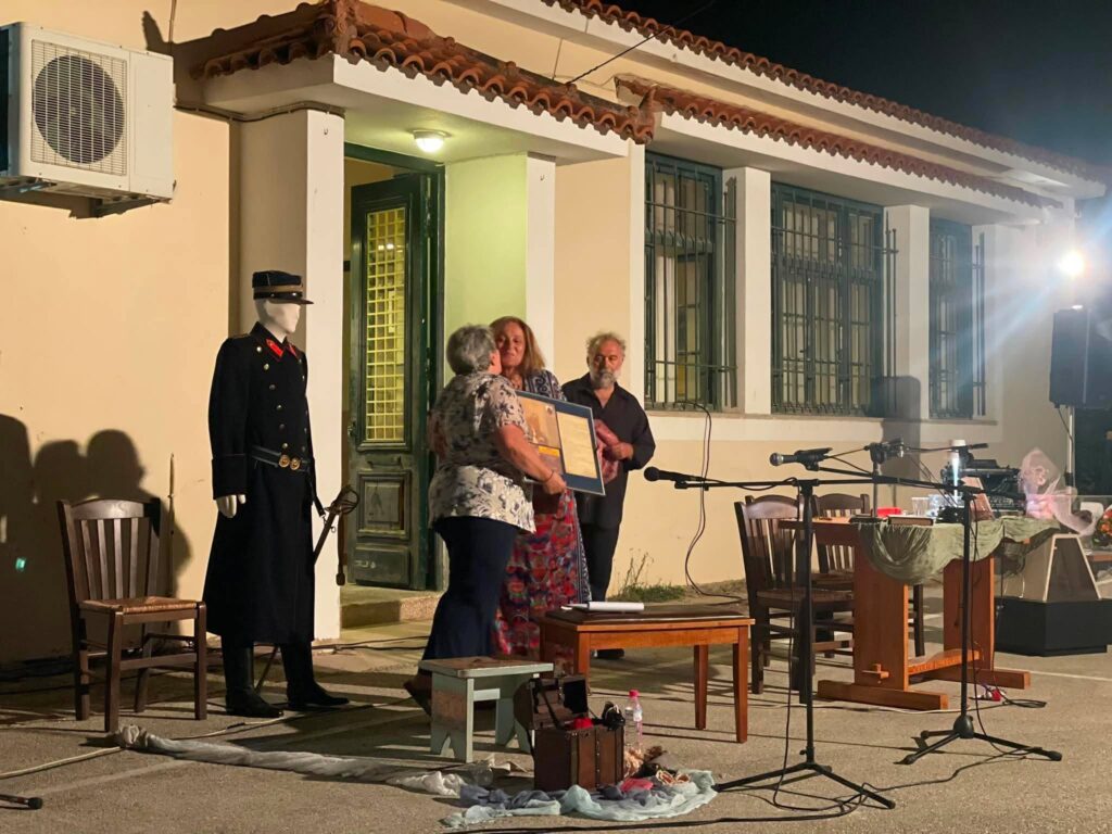 Η συγγραφέας Αναστασία Ευσταθίου στον Πλάτανο Ακράτας ΒΙΝΤΕΟ-ΦΩΤΟ