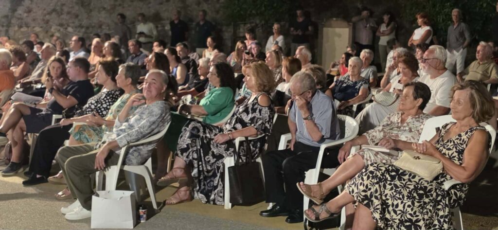 Η συγγραφέας Αναστασία Ευσταθίου στον Πλάτανο Ακράτας ΒΙΝΤΕΟ-ΦΩΤΟ