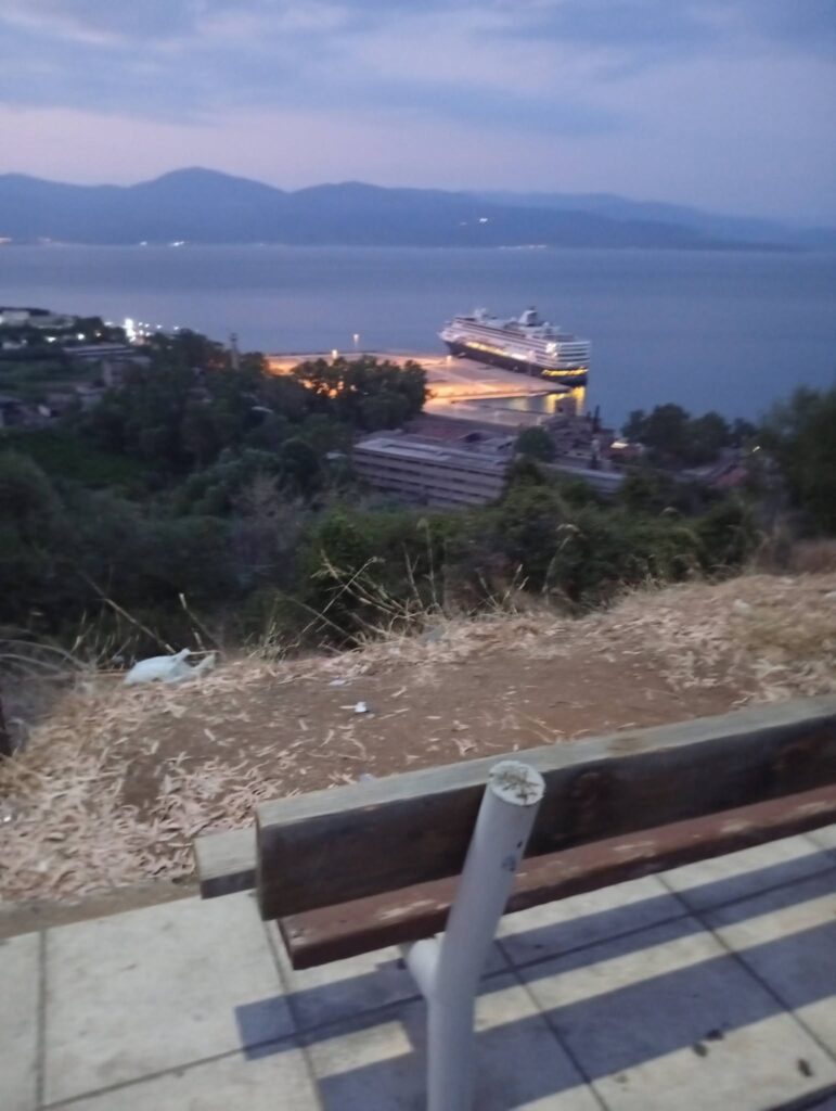 Αίγιο: Με θέα...τα σκουπίδια από το «μπαλκόνι του Κορινθιακού» ΦΩΤΟ 5 Αίγιο: Με θέα...τα σκουπίδια από το «μπαλκόνι του Κορινθιακού» ΦΩΤΟ