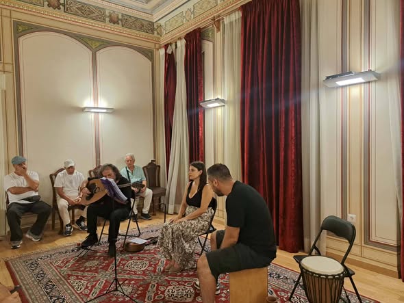 Στιγμιότυπο από την ποιητική και μουσική βραδιά στο Αίγιο