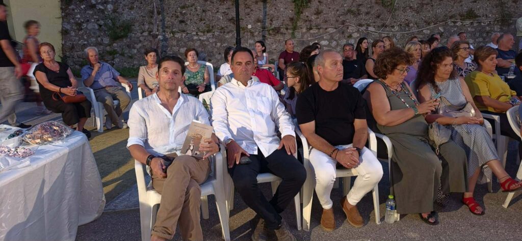 Η συγγραφέας Αναστασία Ευσταθίου στον Πλάτανο Ακράτας ΒΙΝΤΕΟ-ΦΩΤΟ