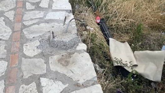 Ακράτα: Επεσε κολώνα φωτισμού στον ποταμό Κράθη εγκυμονώντας κινδύνους ΦΩΤΟ 15 Ακράτα: Επεσε κολώνα φωτισμού στον ποταμό Κράθη εγκυμονώντας κινδύνους ΦΩΤΟ