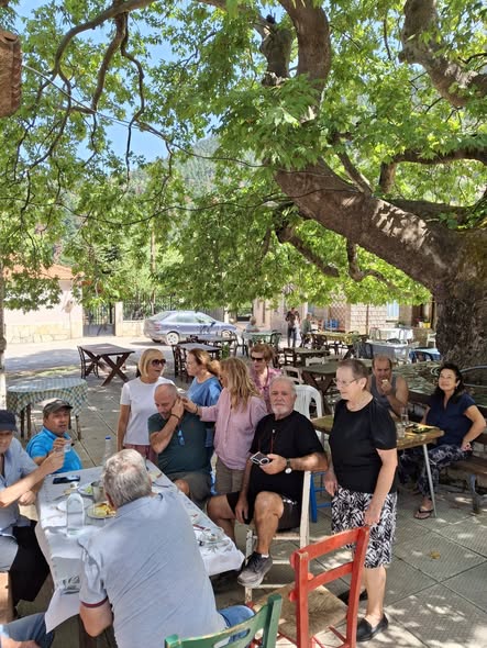 Αποσυμπίεση με τσικουδιά και μεζέδες στο Σούβαρδο ΦΩΤΟ