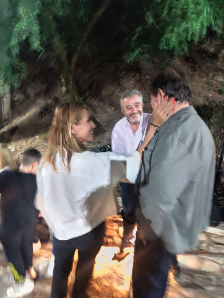Η Γιώτα Παυλοπούλου με πολίτες τις ημέρες της Παναγίας ΦΩΤΟ