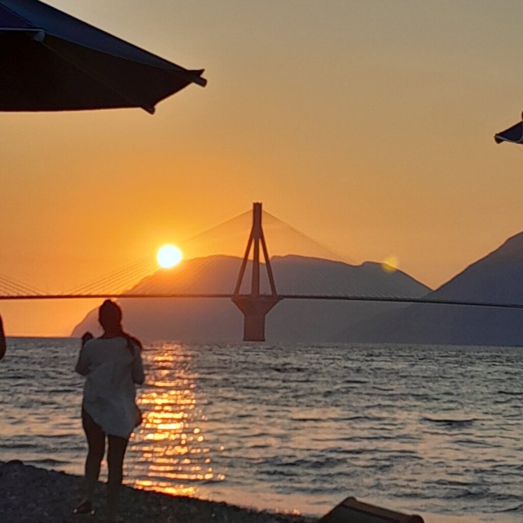 Μαγευτικό ηλιοβασίλεμα στην Γέφυρα Ρίου-Αντιρρίου από το Ακταίο ΦΩΤΟ 5 Μαγευτικό ηλιοβασίλεμα στην Γέφυρα Ρίου-Αντιρρίου από το Ακταίο ΦΩΤΟ