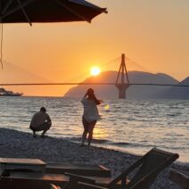 Μαγευτικό ηλιοβασίλεμα στην Γέφυρα Ρίου-Αντιρρίου από το Ακταίο ΦΩΤΟ