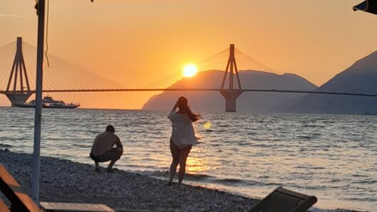 Μαγευτικό ηλιοβασίλεμα στην Γέφυρα Ρίου-Αντιρρίου από το Ακταίο ΦΩΤΟ