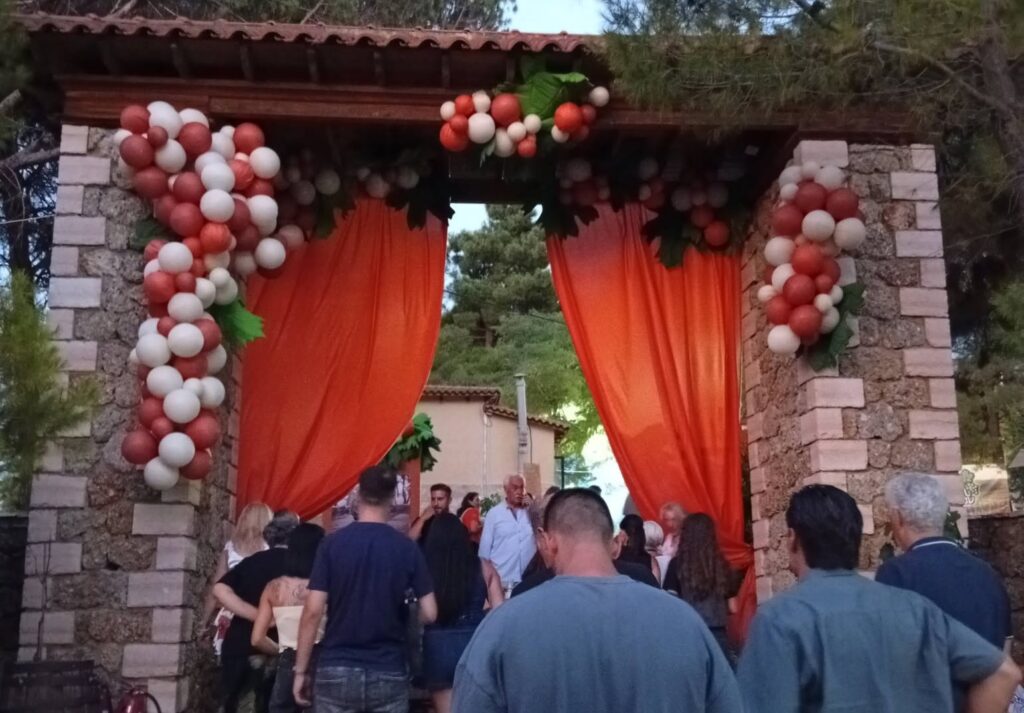 Μεγάλο γλέντι στη Γιορτή Κρασιού στα Χρυσάμπελα ΒΙΝΤΕΟ-ΦΩΤΟ