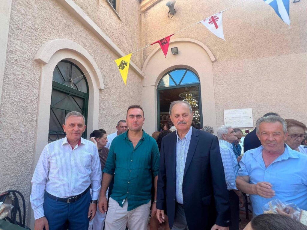 Φλόκα: Με τις «ευλογίες» της δημοτικής αρχής η ανασύνταξη του χωριού μετά τη φωτιά ΦΩΤΟ