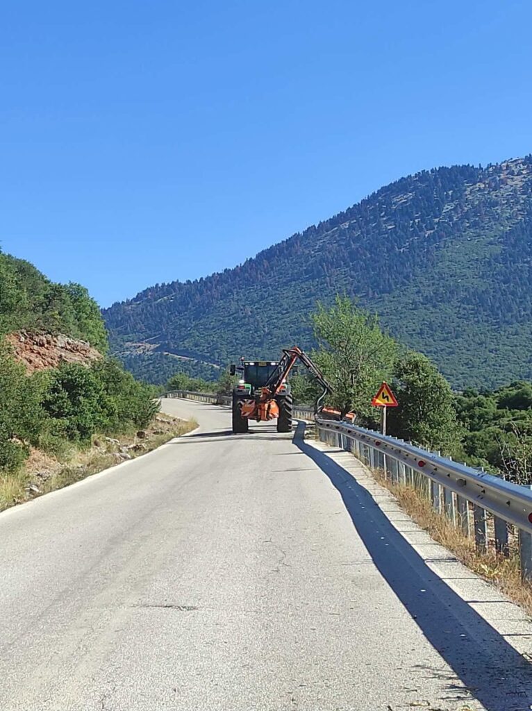 Αχαΐα: Παρεμβάσεις σε Κλειτορία και Καλάβρυτα με καθαρισμούς στο οδικό δίκτυο ΦΩΤΟ