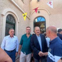 Φλόκα: Με τις «ευλογίες» της δημοτικής αρχής η ανασύνταξη του χωριού μετά τη φωτιά ΦΩΤΟ