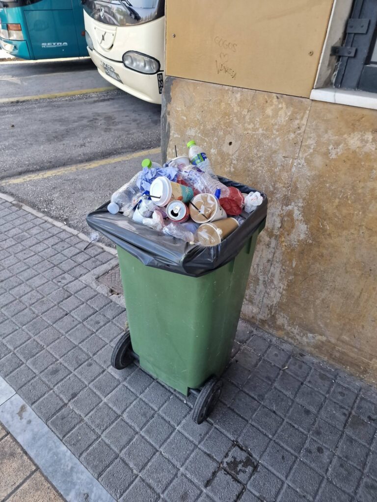 Πάτρα: Αυτά τα χάλια είδαν κατά την άφιξή τους οι τουρίστες του Κρουαζιερόπλοιου ΦΩΤΟ 11 Πάτρα: Αυτά τα χάλια είδαν κατά την άφιξή τους οι τουρίστες του Κρουαζιερόπλοιου ΦΩΤΟ