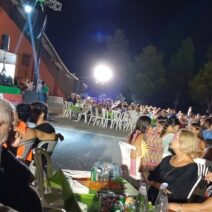 «Βούλιαξε» από νεολαία το πανηγύρι του Αχιλλέα Καμαρών ΒΙΝΤΕΟ-ΦΩΤΟ