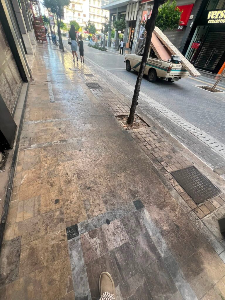 Πάτρα: Αποκρουστκή η εικόνα στις δύο κεντρικές Πλατείες Γεωργίου και Όλγας ΦΩΤΟ