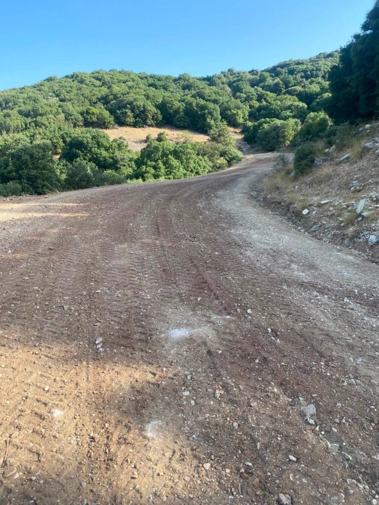 Πετρωτό: Συντήρηση σε ορεινούς αγροτικούς δρόμους από την Κοινότητα ΦΩΤΟ