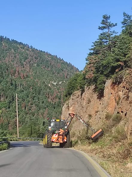 Αχαΐα: Παρεμβάσεις σε Κλειτορία και Καλάβρυτα με καθαρισμούς στο οδικό δίκτυο ΦΩΤΟ