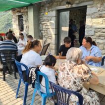 Εορταστικές ευχές από το Λειβάρτζι στο «Καλλιόπης Φίλεμα» 2 Εορταστικές ευχές από το Λειβάρτζι στο «Καλλιόπης Φίλεμα»