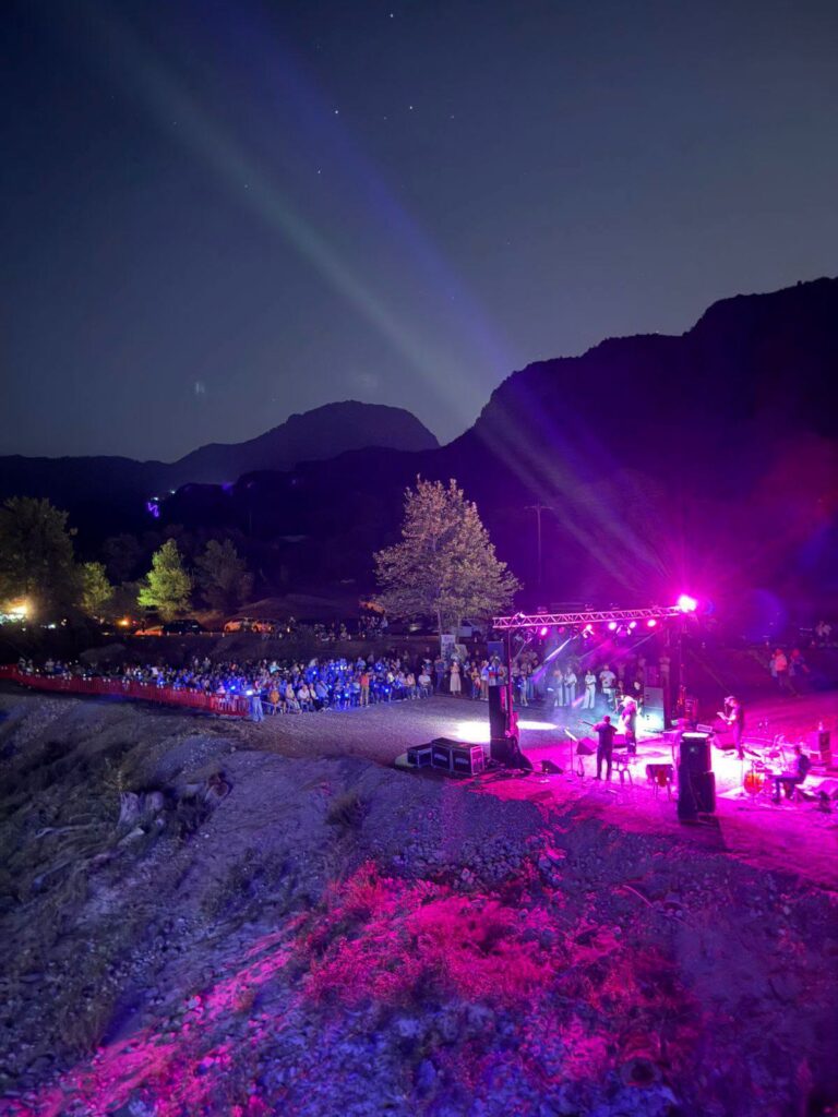 Κορύφωση του 1ου Kremasta Lake Festival στη Γέφυρα Τέμπλας παρουσία Φαρμάκη ΦΩΤΟ