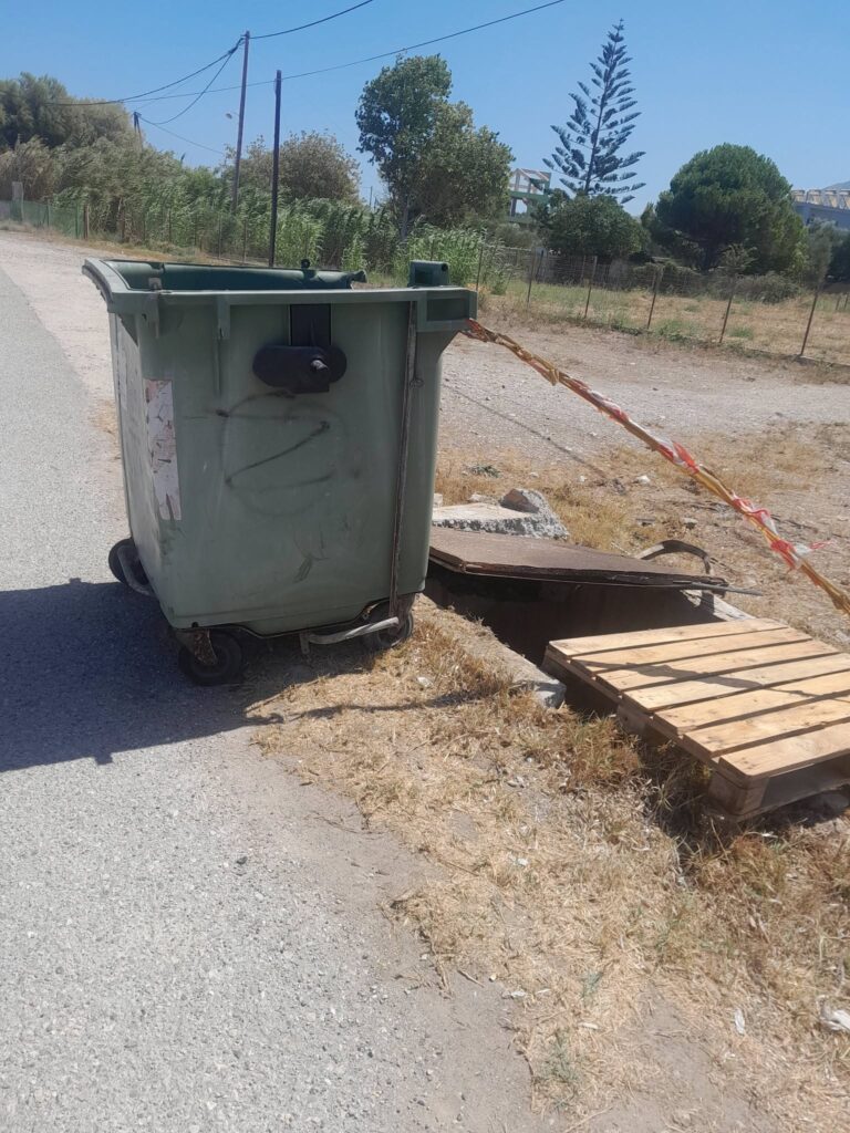 Αχαΐα: Παρά λίγο τραγωδία έξω από το Αίγιο - «Απόδραση» από θαύμα για ομογενή από τις ΗΠΑ που «σφηνώθηκε» σε φρεάτιο ΦΩΤΟ