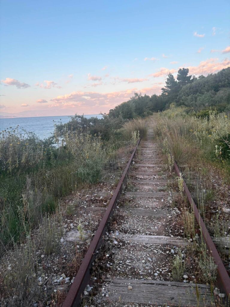 Αιγιάλεια: Αίτημα τουριστικής αξιοποίησης της ανενεργής παλιάς γραμμής του τρένου ΦΩΤΟ