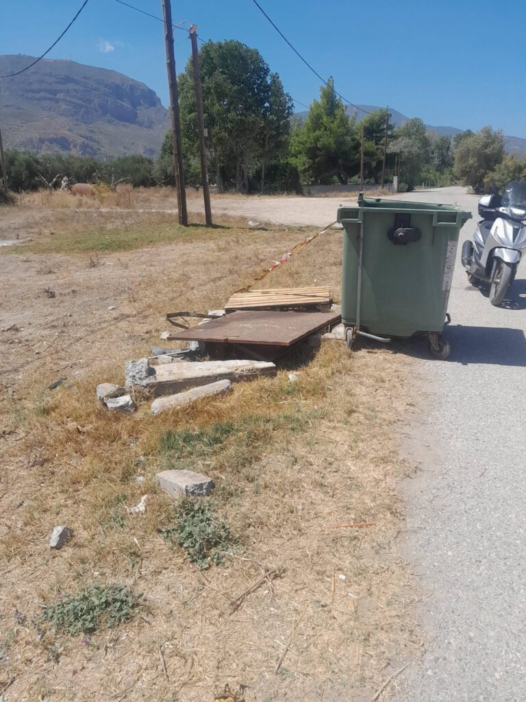 Αχαΐα: Παρά λίγο τραγωδία έξω από το Αίγιο - «Απόδραση» από θαύμα για ομογενή από τις ΗΠΑ που «σφηνώθηκε» σε φρεάτιο ΦΩΤΟ