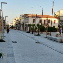 Αίγιο: Τα δέντρα έγιναν...κλαράκια στο έργο ανάπλασης της οδού Μητροπόλεως ΦΩΤΟ 1 Αίγιο: Τα δέντρα έγιναν...κλαράκια στο έργο ανάπλασης της οδού Μητροπόλεως ΦΩΤΟ