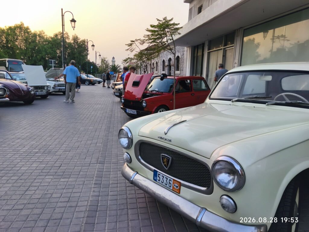 Η Τριών Ναυάρχων γέμισε με ιστορικά οχήματα ΦΩΤΟ 11 Η Τριών Ναυάρχων γέμισε με ιστορικά οχήματα ΦΩΤΟ
