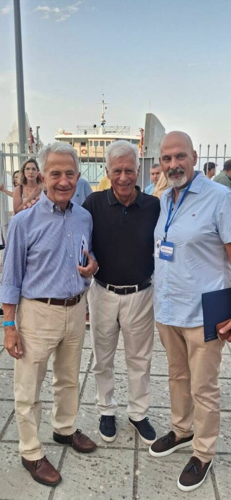 Ο Χαράλαμπος Μπονάνος στην Εκθεση της Ομοσπονδίας Πολιτιστικών συλλόγων στο Αίγιο ΦΩΤΟ