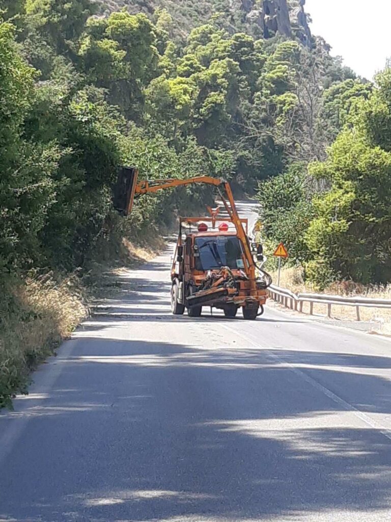 Πατρών–Αιγίου: Καθαρισμός και οδική ασφάλεια στην Παλαιά Εθνική Οδό ΦΩΤΟ 5 Πατρών–Αιγίου: Καθαρισμός και οδική ασφάλεια στην Παλαιά Εθνική Οδό ΦΩΤΟ