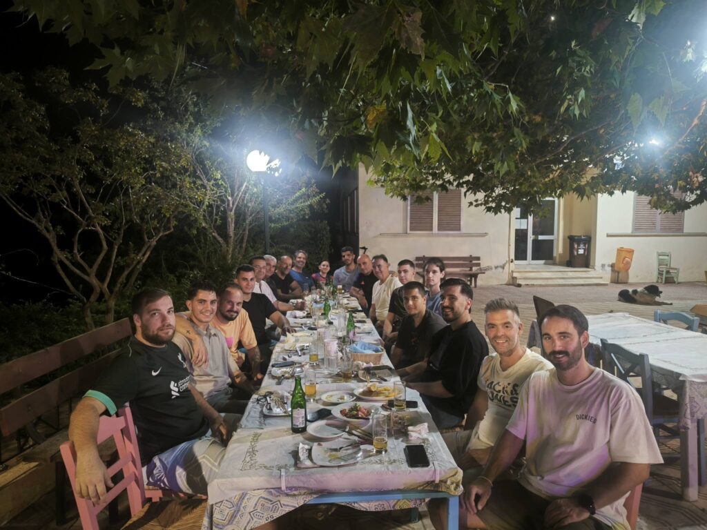 Η Αθλητική Ένωση Αλισσού έκανε το τραπέζι στους παίκτες ΦΩΤΟ 5 Η Αθλητική Ένωση Αλισσού έκανε το τραπέζι στους παίκτες ΦΩΤΟ
