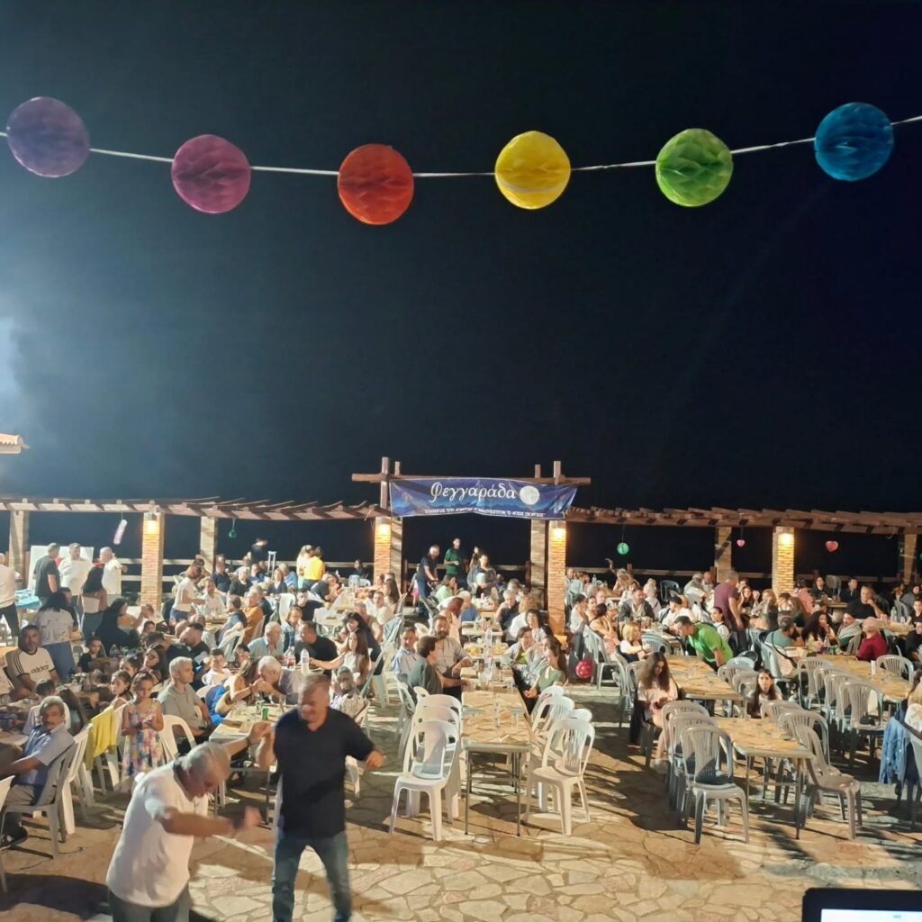 Φεγγαράδα πάνω από το Καλούσι, νυχτερινή λήψη