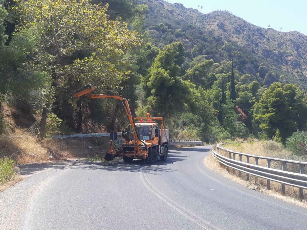 Πατρών–Αιγίου: Καθαρισμός και οδική ασφάλεια στην Παλαιά Εθνική Οδό ΦΩΤΟ 7 Πατρών–Αιγίου: Καθαρισμός και οδική ασφάλεια στην Παλαιά Εθνική Οδό ΦΩΤΟ