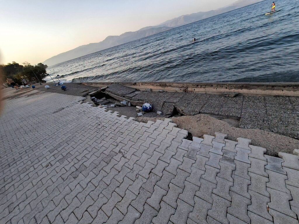 Βαλιμίτικα: Στο έλεος καιρικών φαινομένων ακόμα περιουσίες και υποδομές ΦΩΤΟ 6 Βαλιμίτικα: Στο έλεος καιρικών φαινομένων ακόμα περιουσίες και υποδομές ΦΩΤΟ