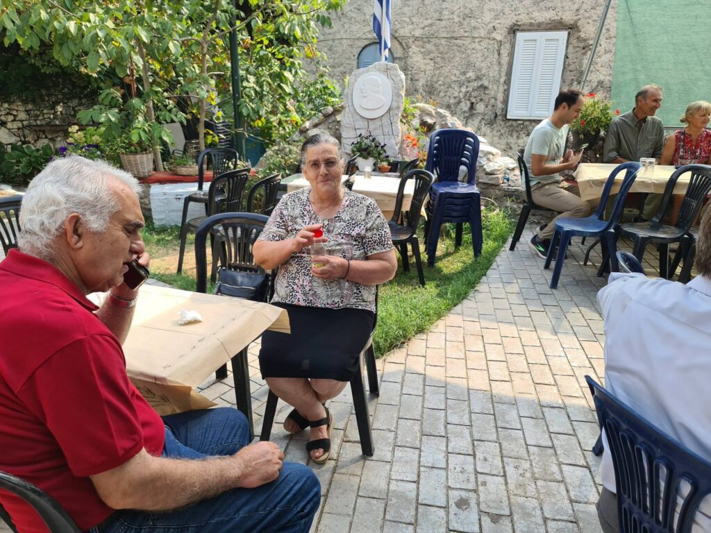 Εορταστικές ευχές από το Λειβάρτζι στο «Καλλιόπης Φίλεμα»